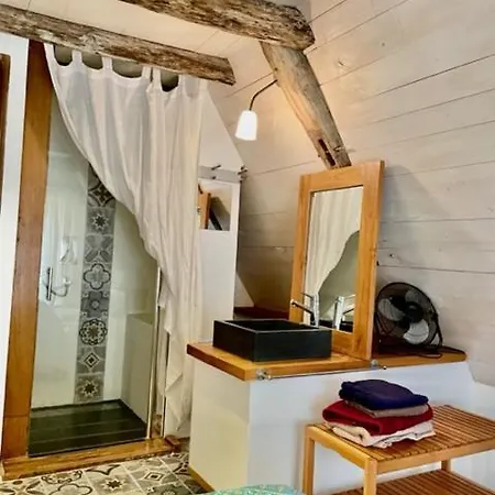 Esparoutis D'hotes Du Charme Bed & Breakfast