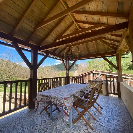 Esparoutis D'hotes Du Charme Bed & Breakfast