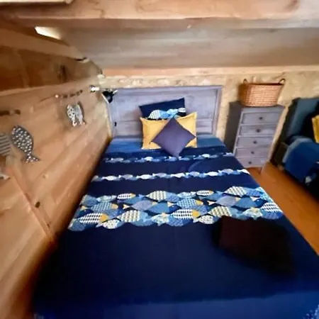 Esparoutis D'hotes Du Charme